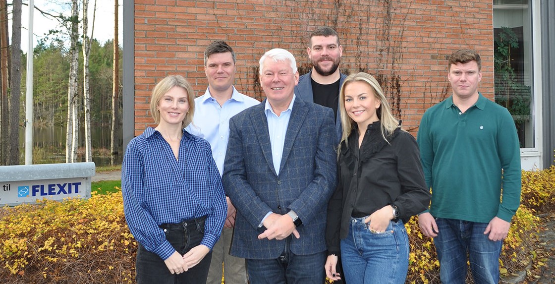 Bak fra venstre: Johan Martinsen, Christian Leuchars-Martinsen og Richard Martinsen. Foran fra venstre: Pernille Martinsen Westlie, Pål Martinsen og Ane Berg Martinsen
